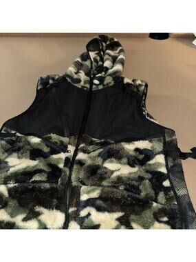 Prps Camo-Print Plush Vest ZIP UP size XXL buckled straps and mesh panels